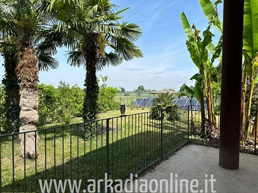 Immagine 1 di Villa in vendita  a Carpaneto Piacentino