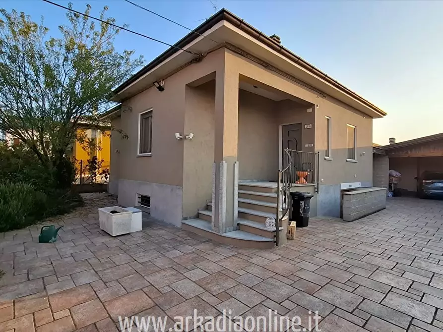 Immagine 2 di Casa indipendente in vendita  a Piacenza