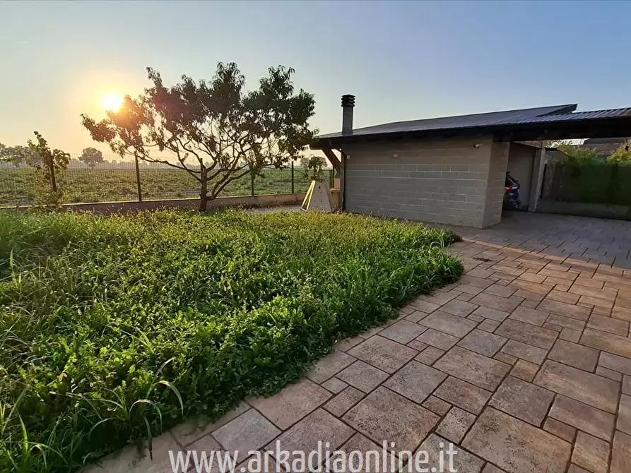 Immagine 1 di Casa indipendente in vendita  a Piacenza