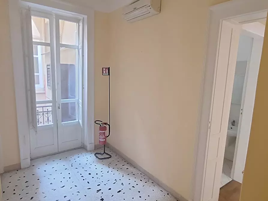 Immagine 6 di Ufficio in affitto  in Via Mario Aspa, 7 a Messina
