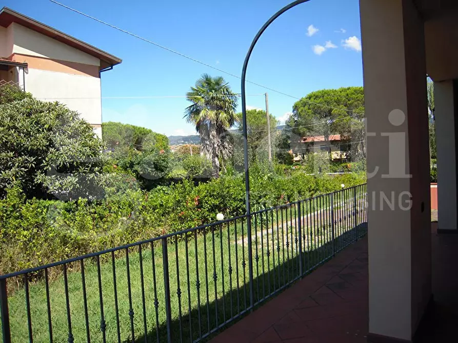 Immagine 9 di Villa in vendita  in Via xxv aprile, 10 a Sarzana