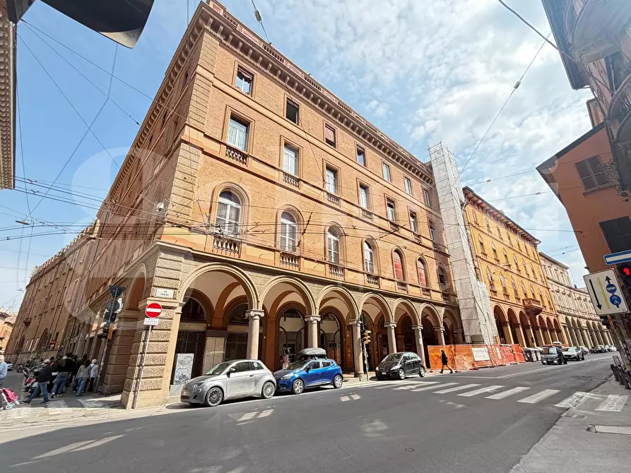 Immagine 4 di Appartamento in vendita  in Via Farini, 24 a Bologna