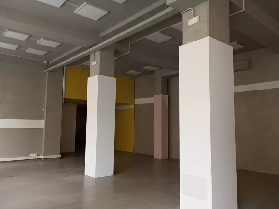Immagine 5 di Negozio in affitto  in Via CAVOUR a Firenze