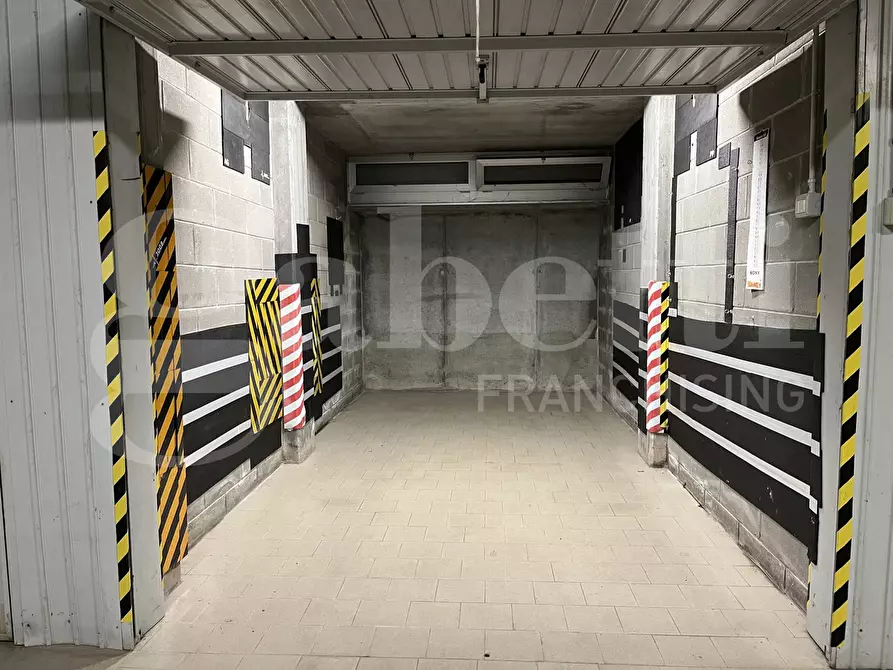 Immagine 1 di Box auto in vendita  in Via Bissuola, . a Venezia