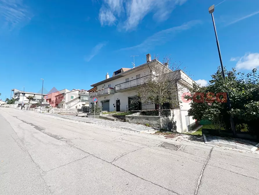 Immagine 17 di Negozio in vendita  in Via Marsicana, 51 a Pescorocchiano