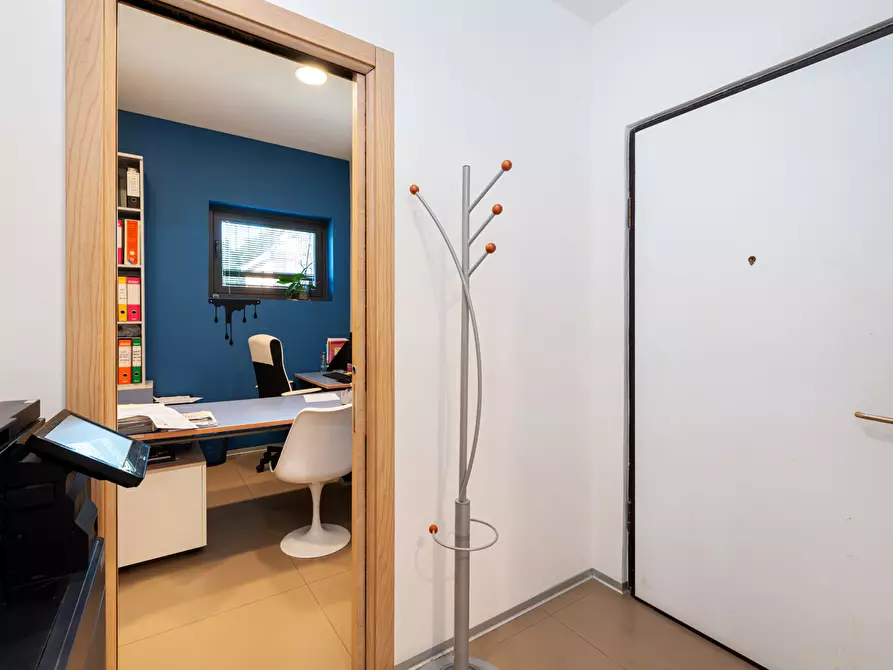 Immagine 11 di Negozio in vendita  in Via Giovanni Gastaldi, 40 a Roma