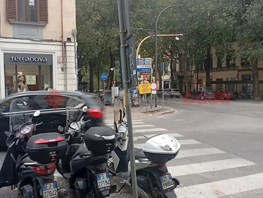 Immagine 4 di Negozio in affitto  in Viale DEI MILLE a Firenze
