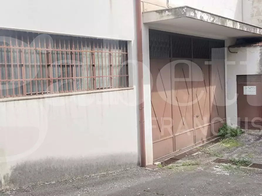 Immagine 25 di Magazzino in vendita  in Via Giacomo Leopardi, 21 a Gravina Di Catania