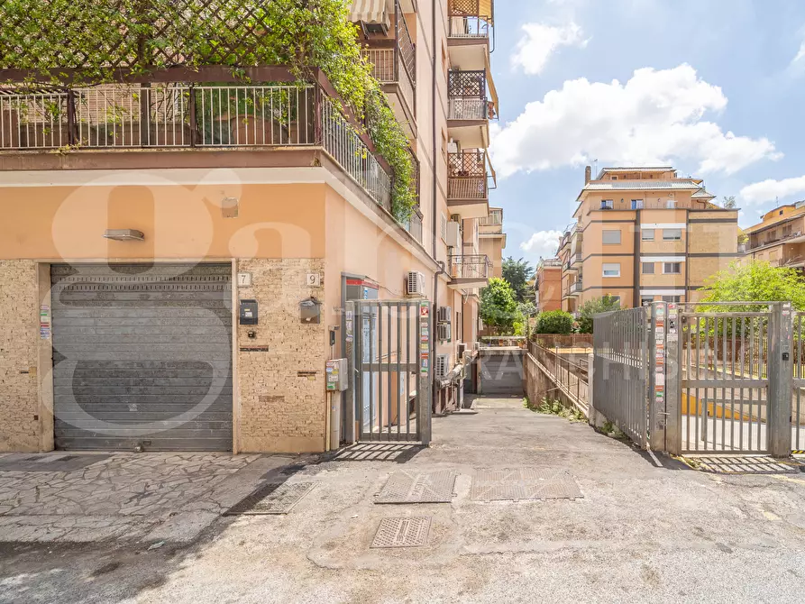 Immagine 12 di Laboratorio in vendita  in Via Busalla, 9 a Roma