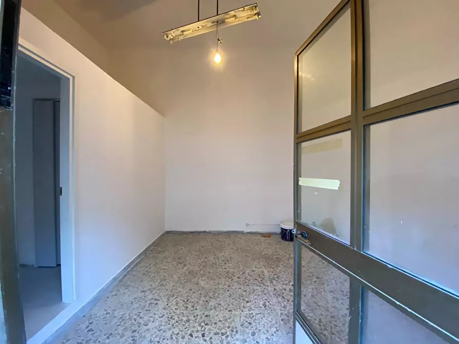 Immagine 1 di Negozio in vendita  in Via Recanati, 57 a San Giorgio A Cremano