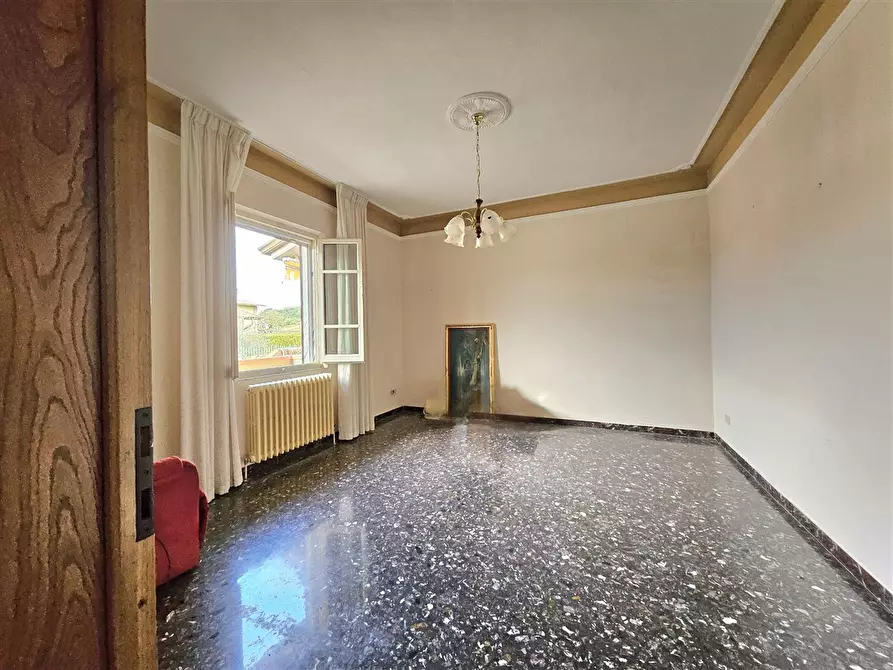 Immagine 2 di Casa bifamiliare in vendita  in Via COCOMBOLA, 50 a Massa