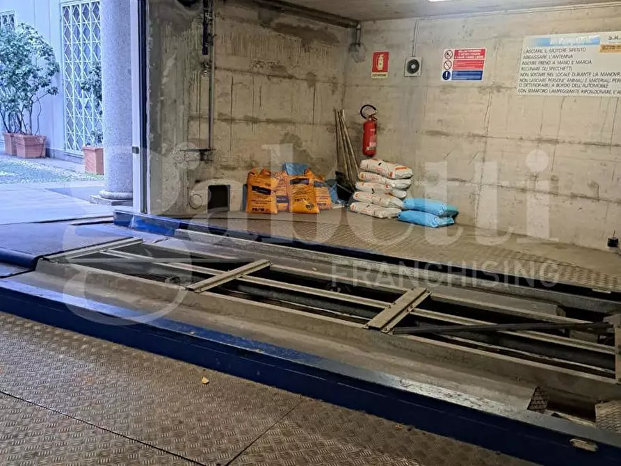 Immagine 7 di Box auto in vendita  in Corso di porta Romana, 55 a Milano