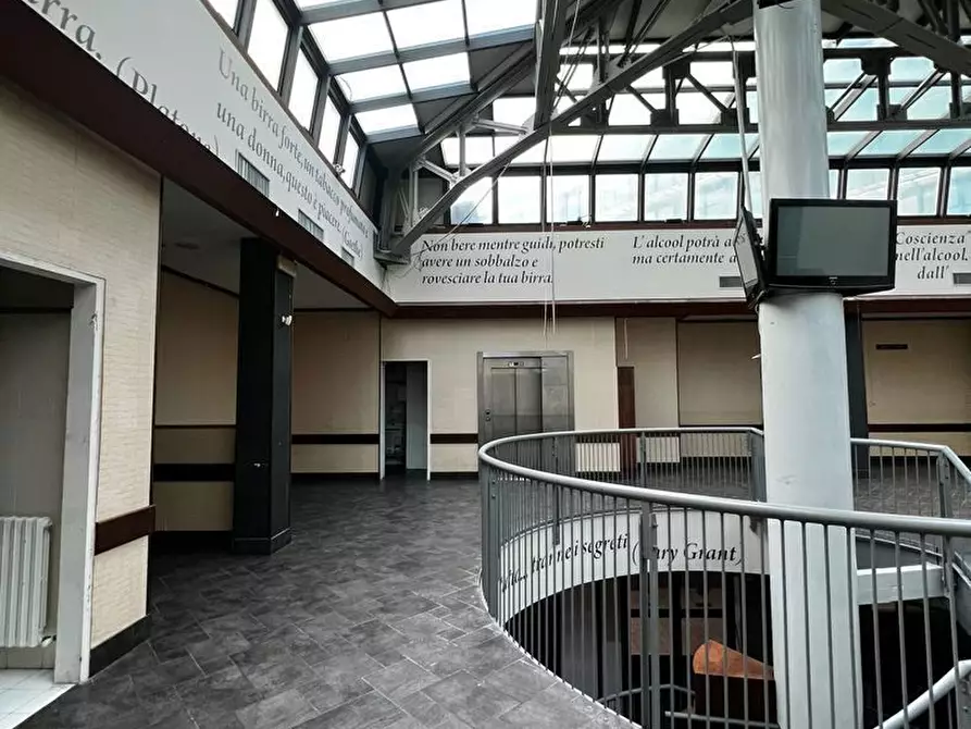 Immagine 2 di Negozio in affitto  in Via Andrea Costa, 154 a Bologna