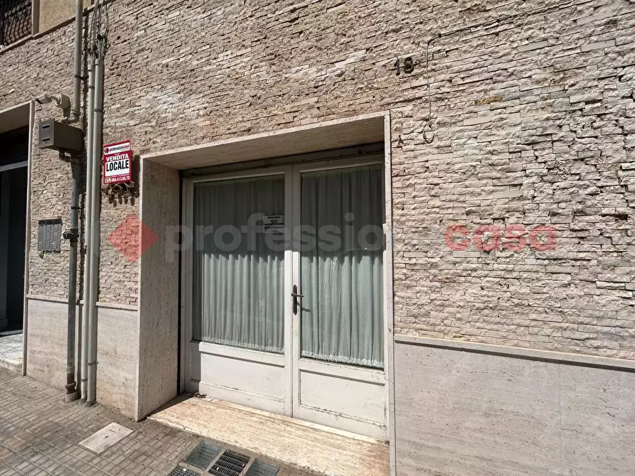 Immagine 2 di Negozio in vendita  in Via FRACANZANO a Monopoli