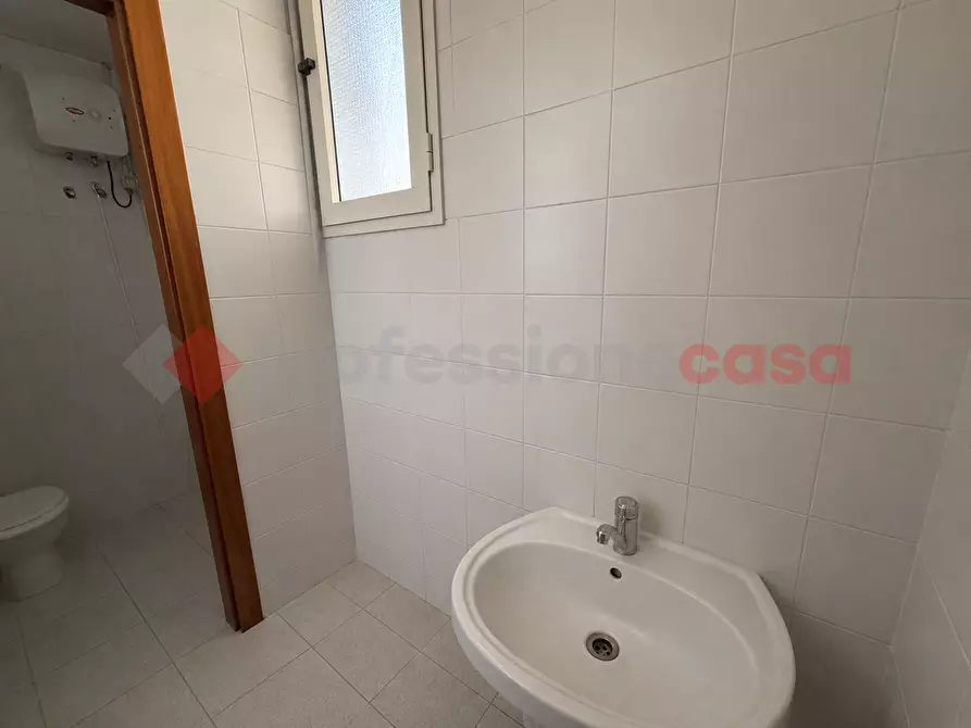 Immagine 11 di Negozio in vendita  in Via San Giuseppe, 4 a Anagni