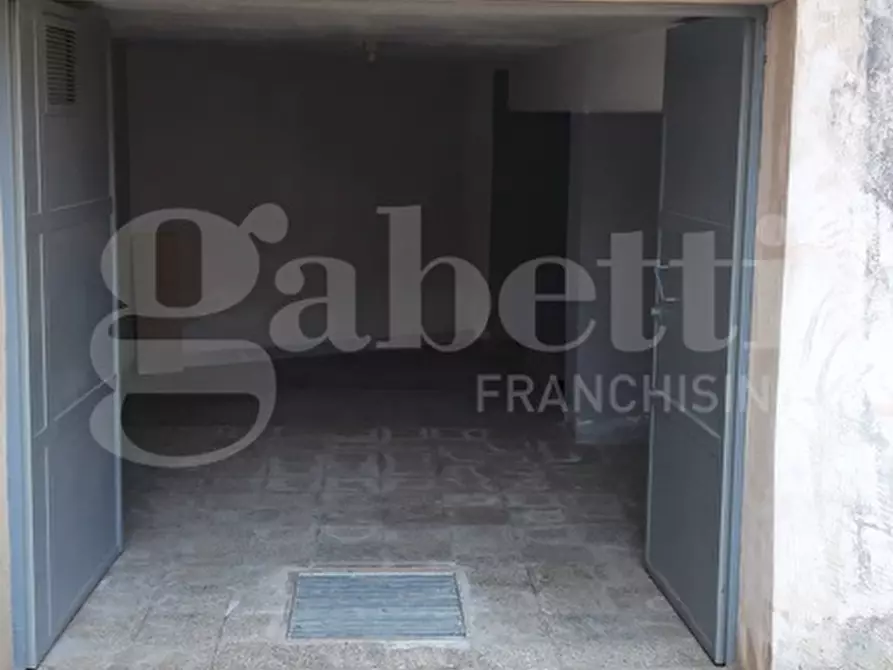 Immagine 1 di Box auto in vendita  in Piazza Genova, 79 a Ostuni