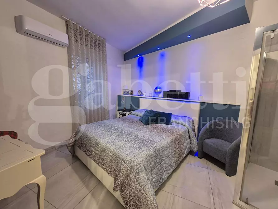 Immagine 30 di Palazzo in vendita  in Via Vesuvio a Torre Annunziata