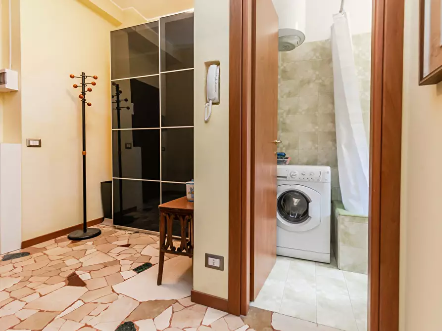 Immagine 8 di Appartamento in affitto  in Via moise loirÃ  a Milano