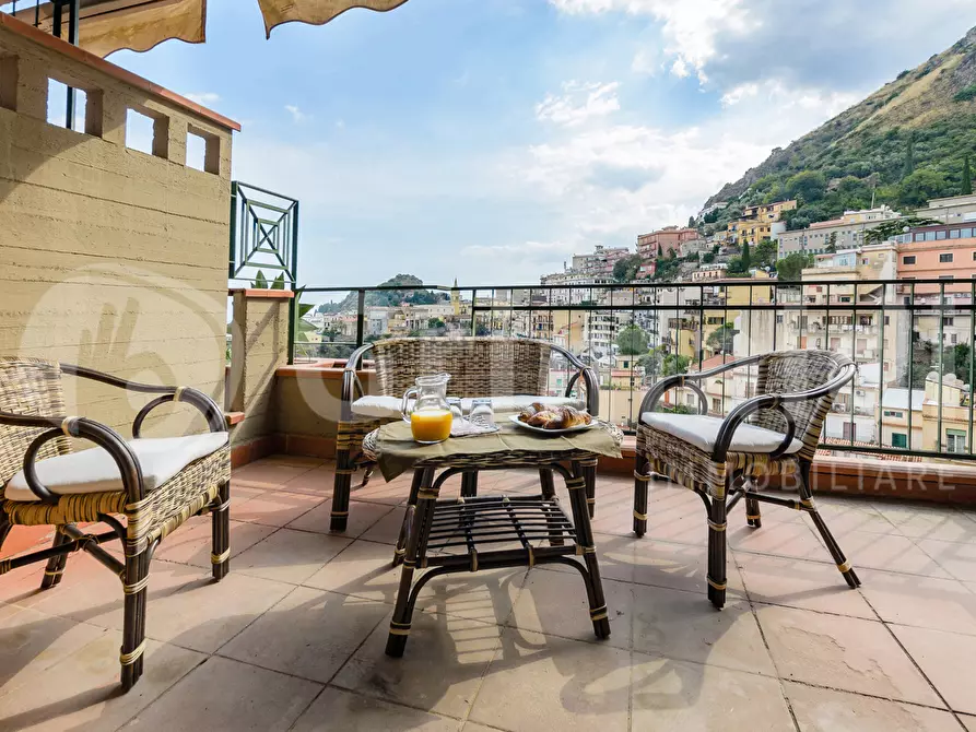 Immagine 3 di Appartamento in vendita  in Piazza Franz Pagano, 26 a Taormina