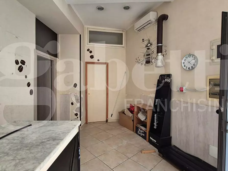 Immagine 6 di Negozio in affitto  in Via Vittorio Veneto, 426 a Torre Annunziata