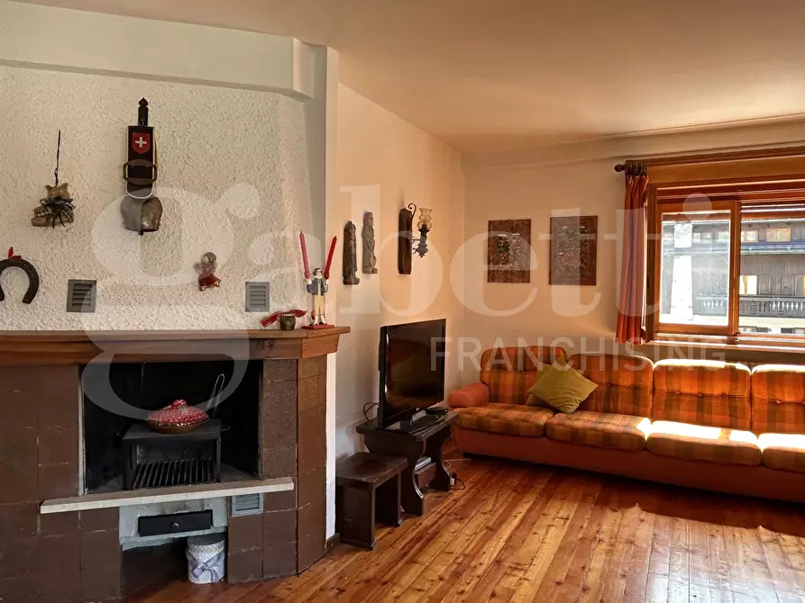 Immagine 9 di Appartamento in vendita  in Via Corno D'Aola, 5 a Ponte Di Legno