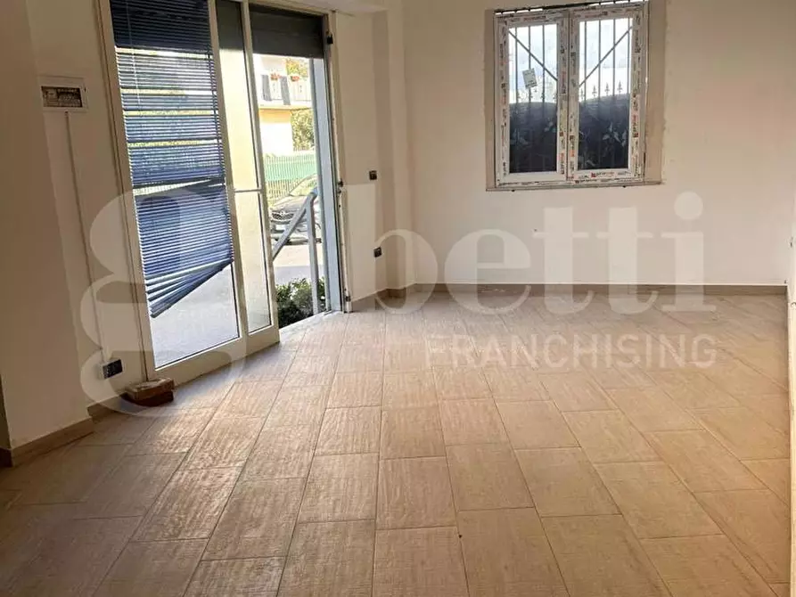 Immagine 2 di Negozio in affitto  in Via Vittorio Veneto, 7 a Torre Annunziata