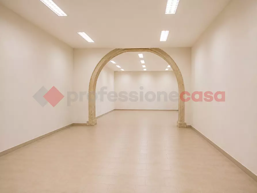 Immagine 11 di Attività commerciale in vendita  in Via vittorio veneto, 16 a Siracusa