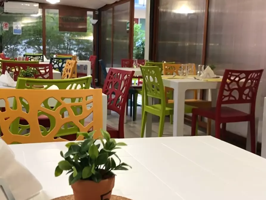 Immagine 11 di Negozio in vendita  in Via Telesino, 89/91 a Palermo
