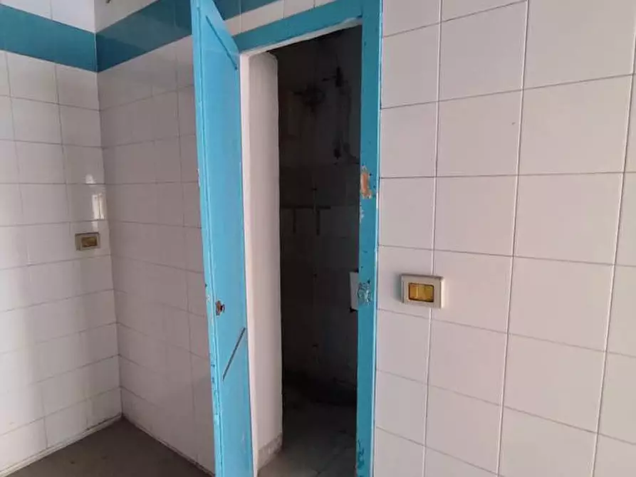 Immagine 9 di Negozio in vendita  in Corso Umberto I, 279 a Torre Annunziata