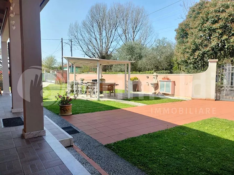 Immagine 2 di Villa in vendita  in Via ALTETA a Massa