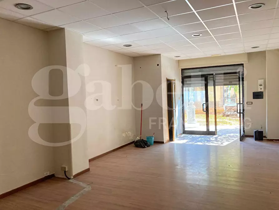 Immagine 4 di Negozio in vendita  in Corso Giacomo Matteotti, 289 a Torremaggiore