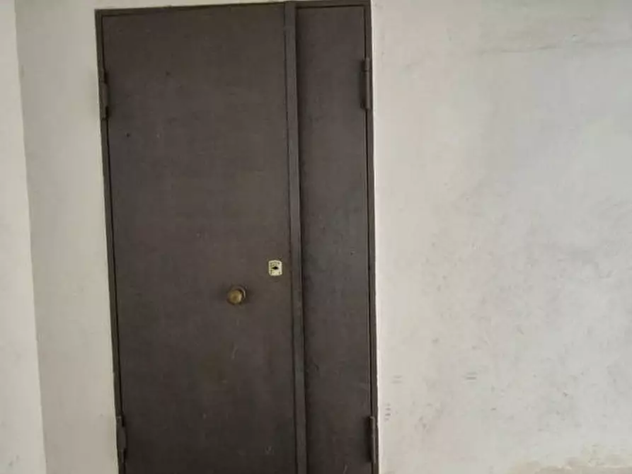 Immagine 10 di Negozio in affitto  in Piazza Ernesto Cesaro, 50 a Torre Annunziata