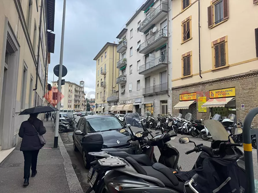 Immagine 1 di Negozio in affitto  in Via DELLE CENTO STELLE, 54 a Firenze