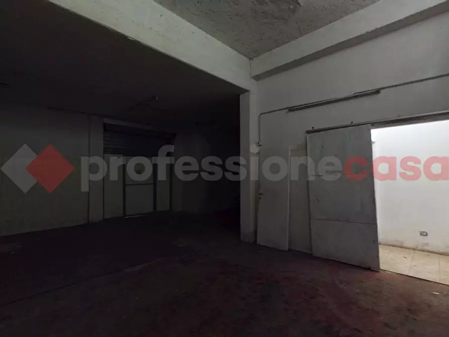 Immagine 16 di Negozio in vendita  in Via della Casetta Mattei a Roma