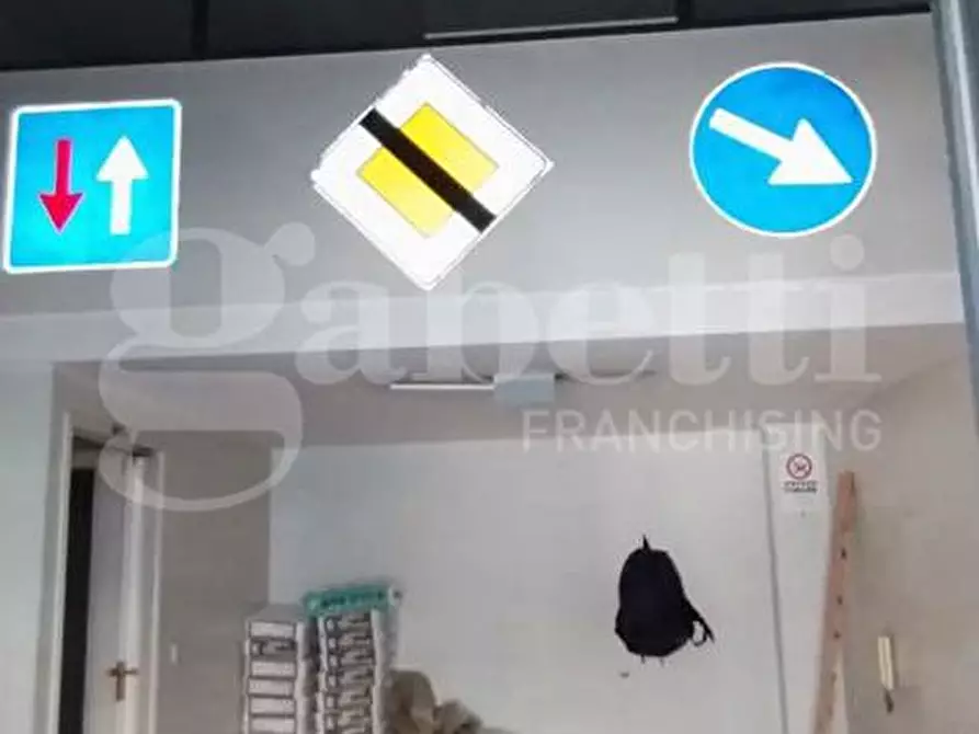 Immagine 3 di Negozio in affitto  in Piazza Umberto I, 3 a Frattaminore
