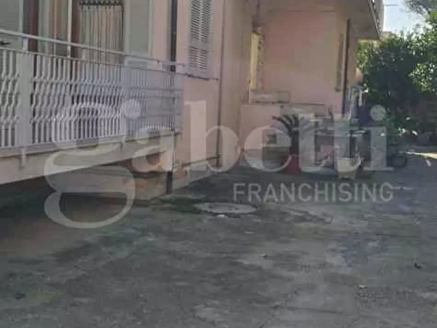 Immagine 16 di Palazzo in vendita  in Via corridoni a Aversa