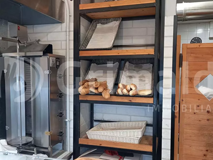 Immagine 14 di Attività commerciale in vendita  in Via della Torre Clementina, 52 a Fiumicino