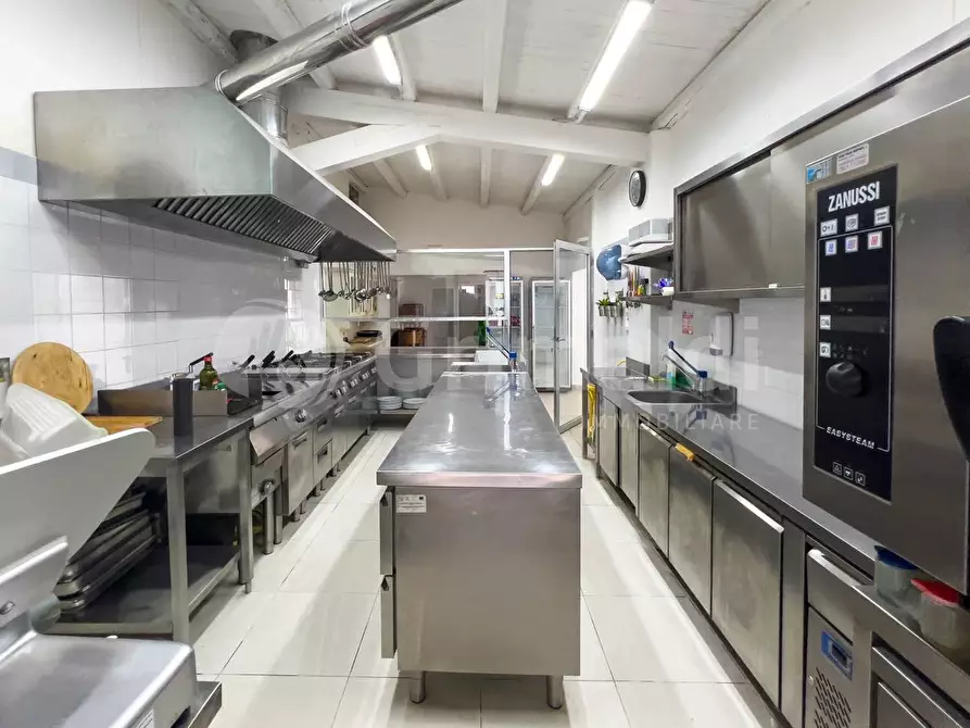 Immagine 11 di Bar / Ristorante in affitto  in Via SP19 a Noto