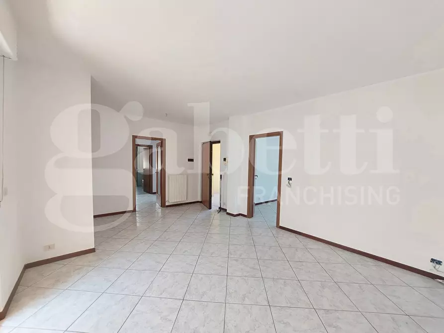 Immagine 3 di Palazzo in vendita  in Via Cesare Battisti, 163 a Alba Adriatica