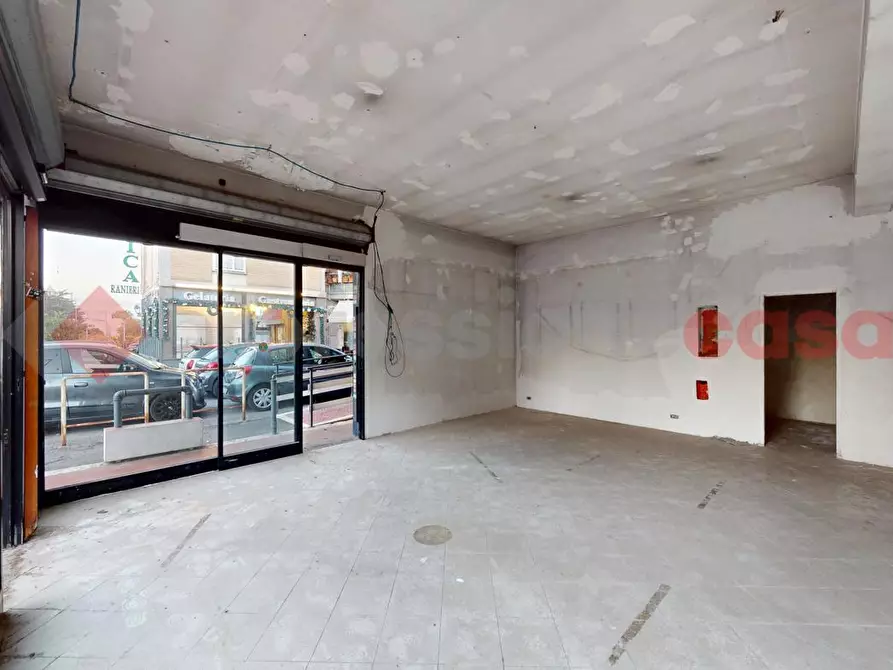 Immagine 7 di Negozio in vendita  in Via della Casetta Mattei a Roma