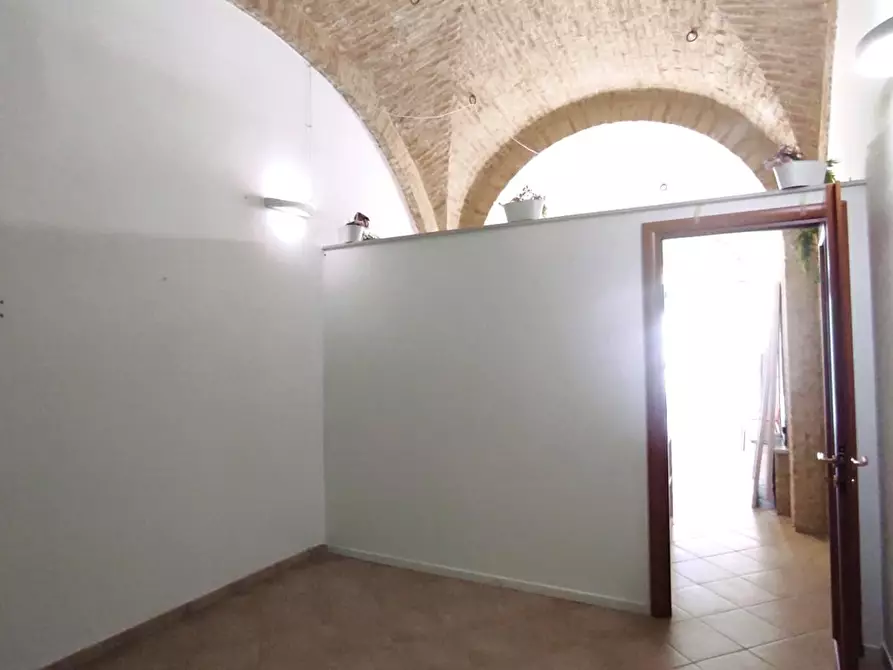 Immagine 11 di Ufficio in affitto  in Via ALESSANDRO VOLTA a San Severo