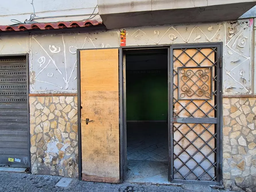 Immagine 2 di Negozio in affitto  in Piazza Ernesto Cesaro, 50 a Torre Annunziata