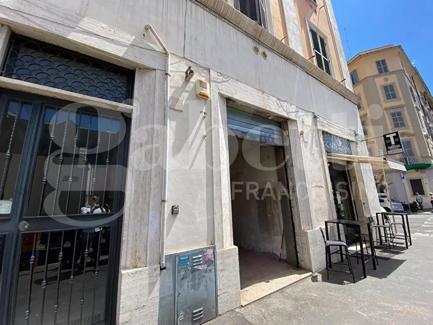 Immagine 18 di Negozio in vendita  in Via Trionfale, 98 a Roma