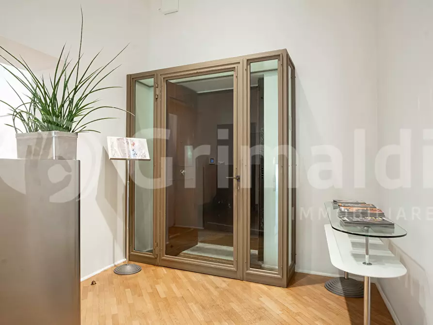 Immagine 12 di Negozio in vendita  in Piazza Annunziata, 12 a Marigliano