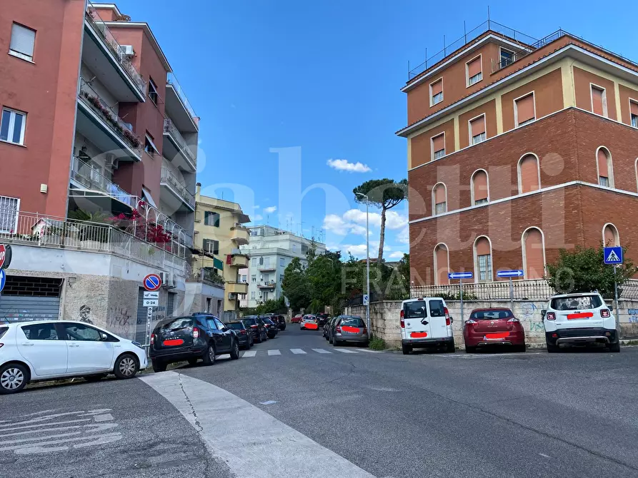 Immagine 1 di Negozio in vendita  in Via del Forte Boccea, 107-107A a Roma