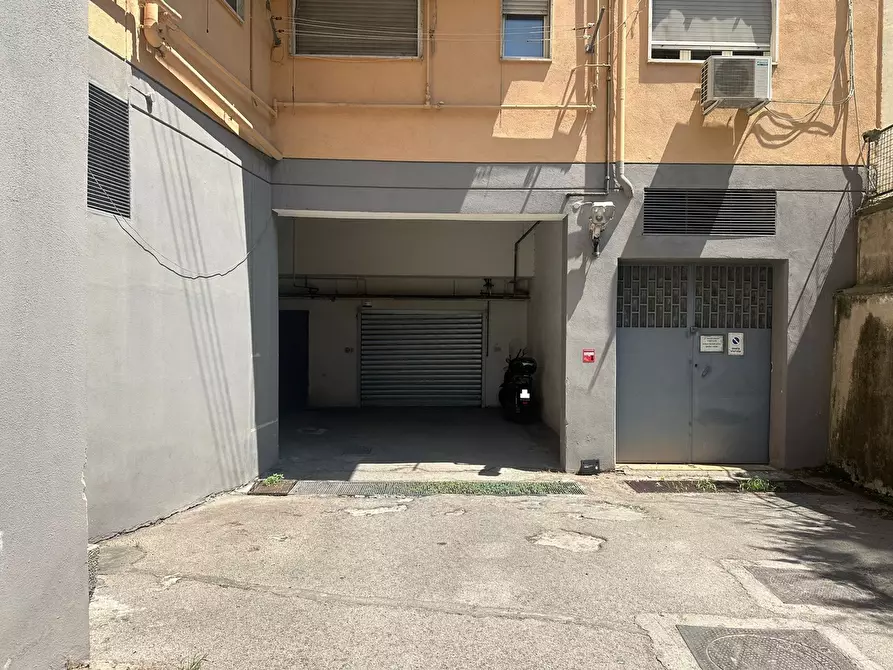 Immagine 2 di Box auto in vendita  in Via San Martino, 115 a San Giorgio A Cremano