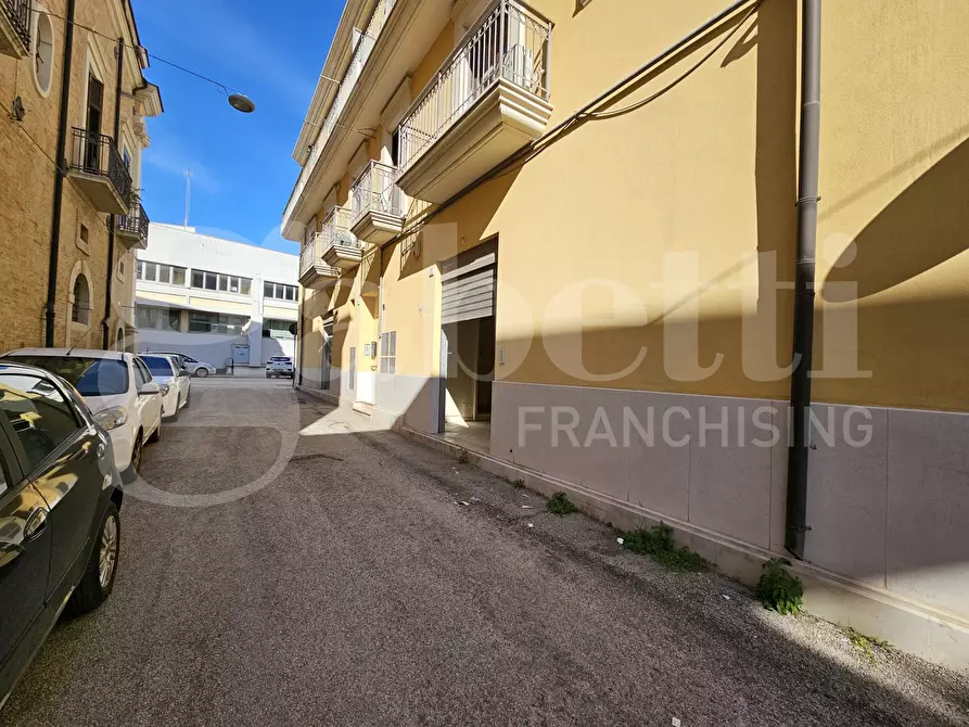 Immagine 2 di Negozio in vendita  in Via Settembrini a San Severo