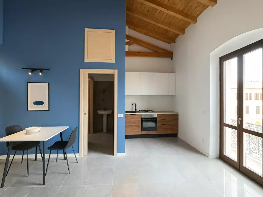 Immagine 1 di Appartamento in vendita  in Piazza Martiri della libertÃ , 35 a Chiari