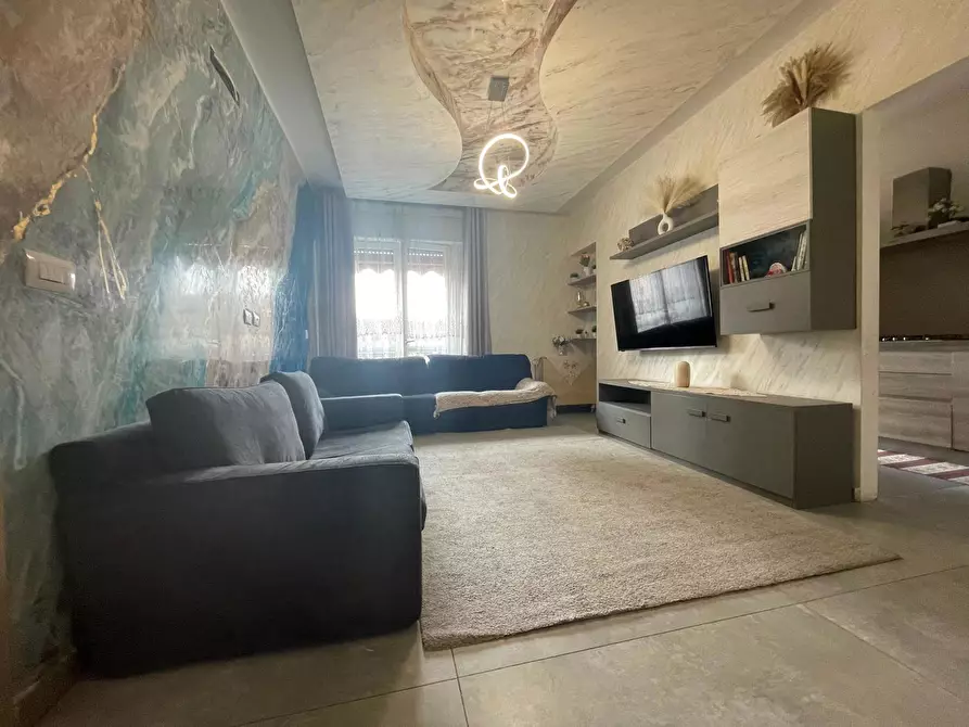 Immagine 7 di Appartamento in vendita  in Piazza cavour, 7 a Abbiategrasso