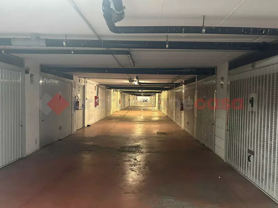 Immagine 3 di Box auto in vendita  in Via Luigi Gastinelli a Roma